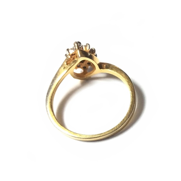 Vintage Gold Electroplated Cluster Ring with Emerald-Green Center Crystal - Picture 4 of 4